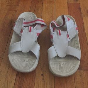 Easyspirit  stretchy straps walking sandals 👡❤️👡